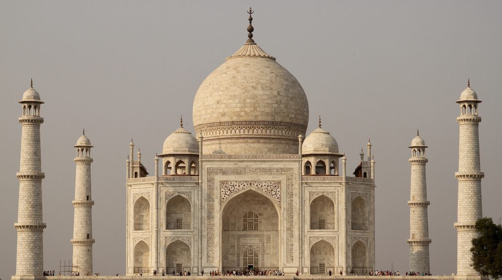 Beautiful view of Taj Mahal during the day with gloomy background